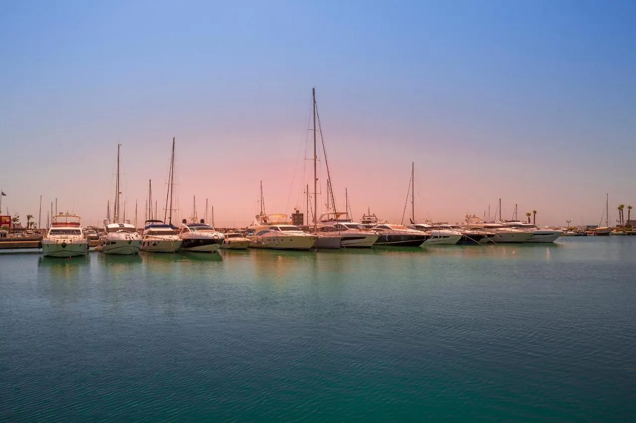First Line Penthouse In Puerto Sotogrande With Seaviews Διαμέρισμα