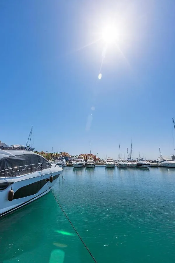 First Line Penthouse In Puerto Sotogrande With Seaviewsアパートメント